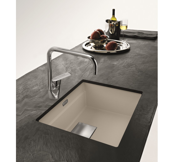 Кухонна мийка Franke KUBUS 2 KNG 110-52 (125.0517.044) гранітна - монтаж під стільницю - колір Онікс - (коландер та коврик Rollmat у комплекті)