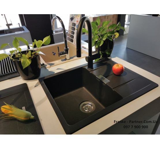 Кухонний змішувач Franke Active J | витяжний вилив | функція душу | ламінарний потік | чорний матовий | 115.0653.404
