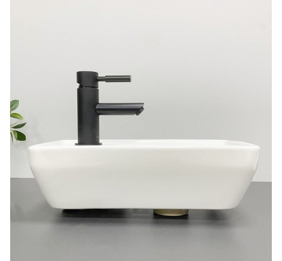 Умывальник (раковина) VBI JESI R WHITE подвесной